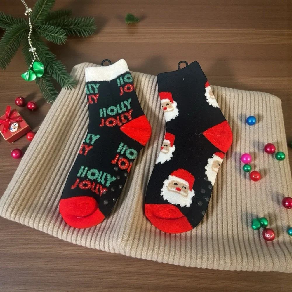 Festive Christmas Youth Socks - The COZY Sock Collection -‎ NWT - (2) Pair